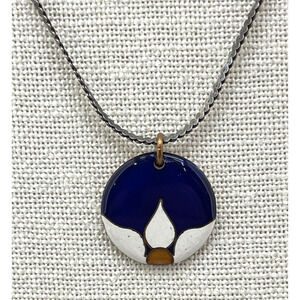 White Flower Round Enamel Pendant Silver Tone Chain Necklace Womens Fine Jewelry